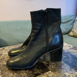 Sz 5 - Well Loved - Nine West Leather Ankle Boots